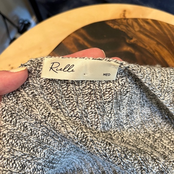 Women’s Rielle Grey Knit Wrap Sweater, Deep V-Neck, Sz M, Like New - Picture 4 of 5